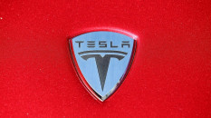 Аукцион Car For Coin начал продажу автомобилей Tesla за BTC.