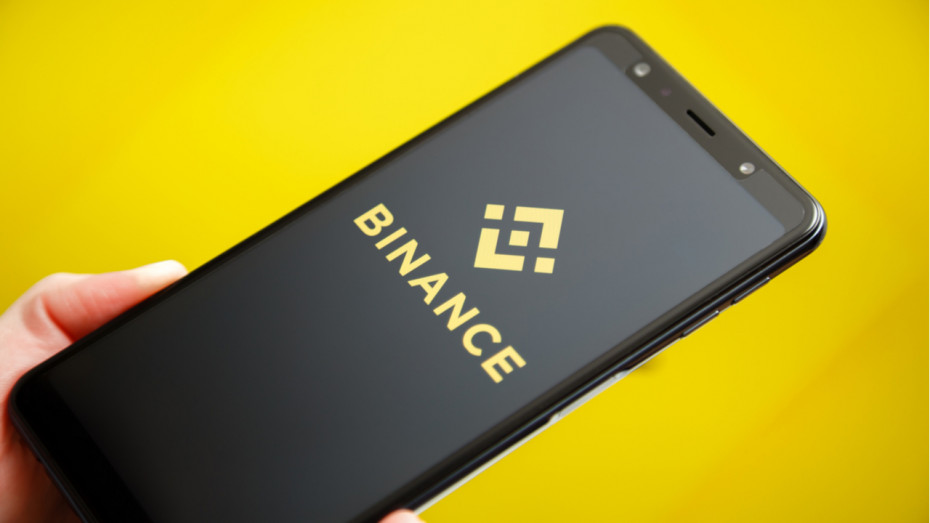 Криптобиржа Binance ограничила доступ клиентам российских банков.
