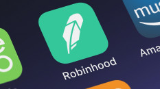Онлайн-брокер Robinhood выпустил дебетовую карту с кешбэком в криптовалютах.