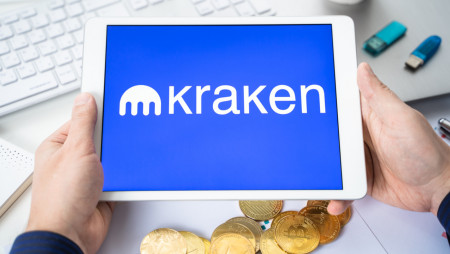 Биржа Kraken планирует стать криптобанком для пользователей.